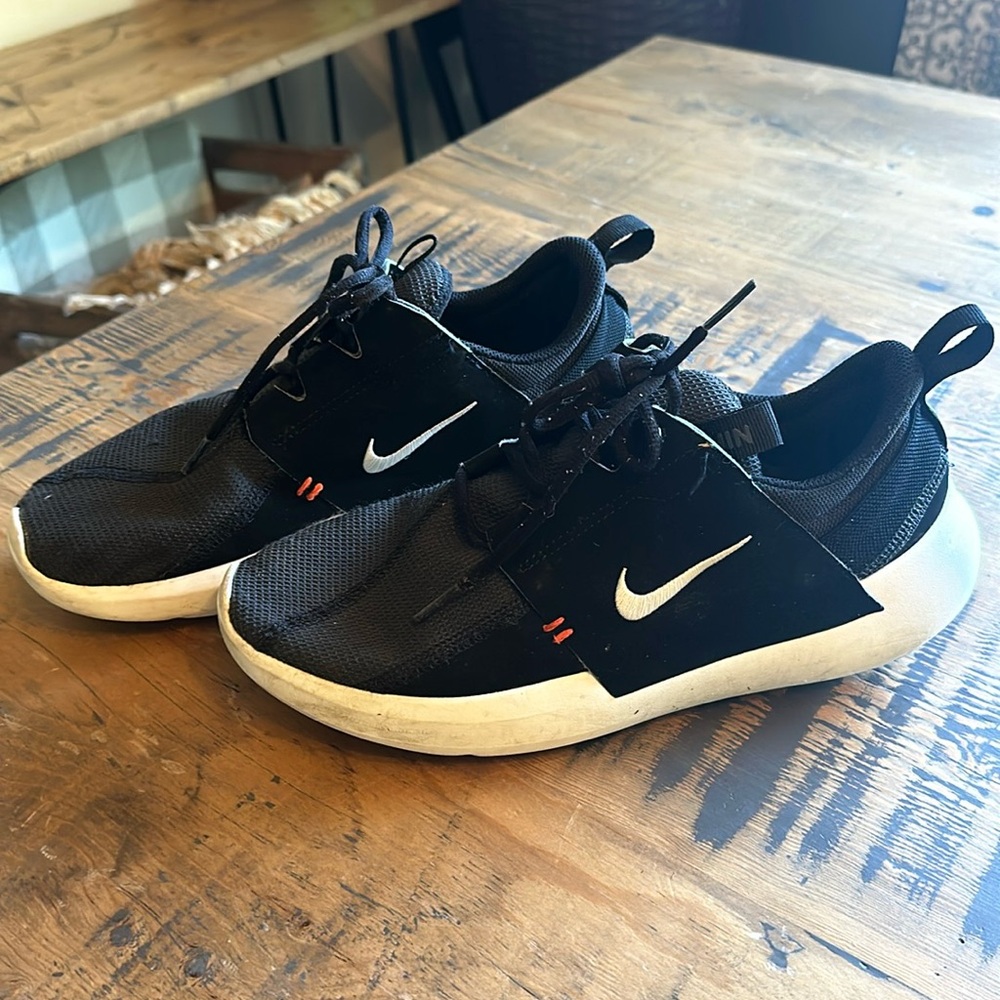 Nike tennis shoes